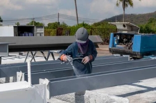 Pintura con máquina de pintura a pistola sin aire